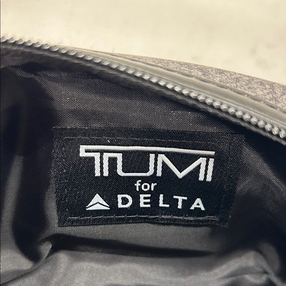 TUMI Charcoal Black Space Dye Toiletry Cosmetics Travel Bag - Picture 6 of 10